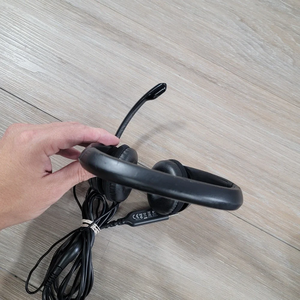 Logitech USB Headset H390 Noise Cancelling Microphone Headphones Black